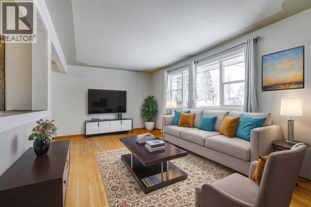 3328 45 Street SW — Calgary - Photo 3 of 41