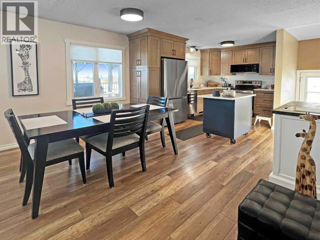 5002 46 Street — Daysland - Photo 5 of 35