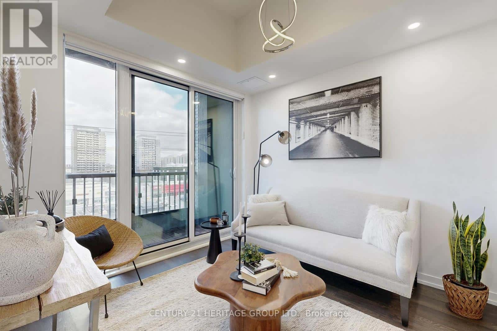 717 - 8868 YONGE STREET — Richmond Hill (South Richvale) - Photo 4 of 26