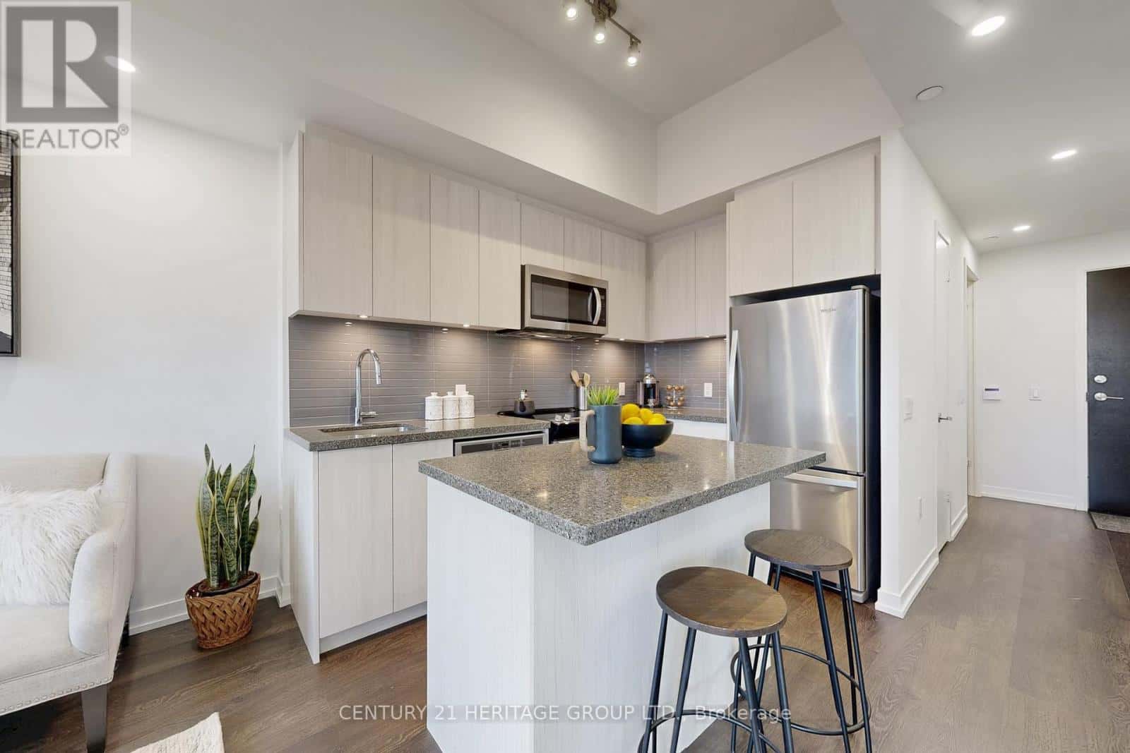 717 - 8868 YONGE STREET — Richmond Hill (South Richvale) - Photo 5 of 26