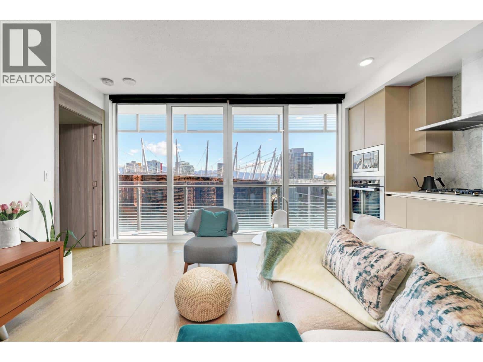 2006 89 NELSON STREET — Vancouver - Photo 2 of 31