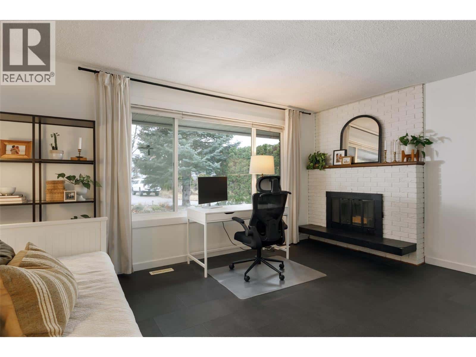 420 Mugford Court — Kelowna - Photo 4 of 50