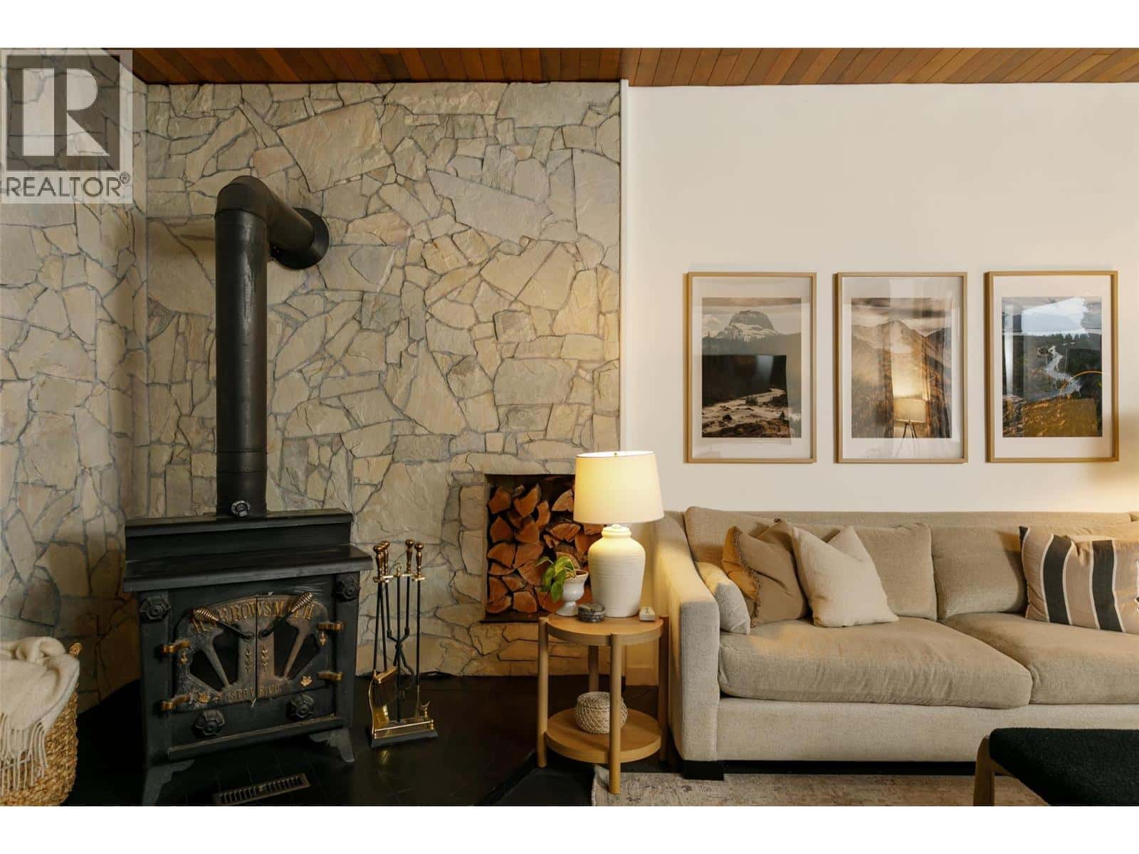 420 Mugford Court — Kelowna - Photo 3 of 50