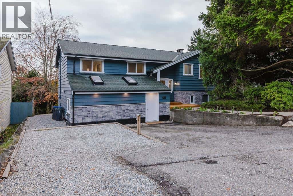 4357 CAMEO ROAD — Sechelt - Photo 2 of 27