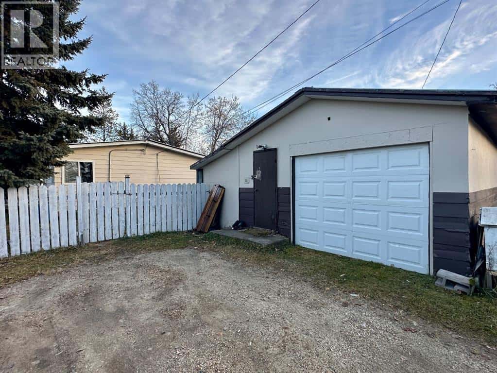 5234 48 Street — Mayerthorpe - Photo 2 of 28