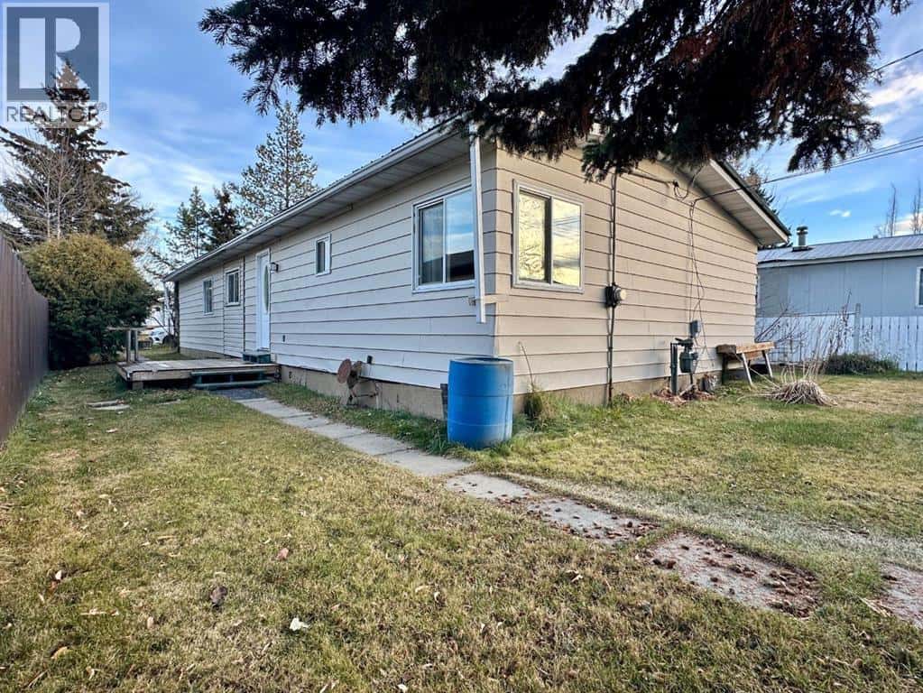 5234 48 Street — Mayerthorpe - Photo 4 of 28