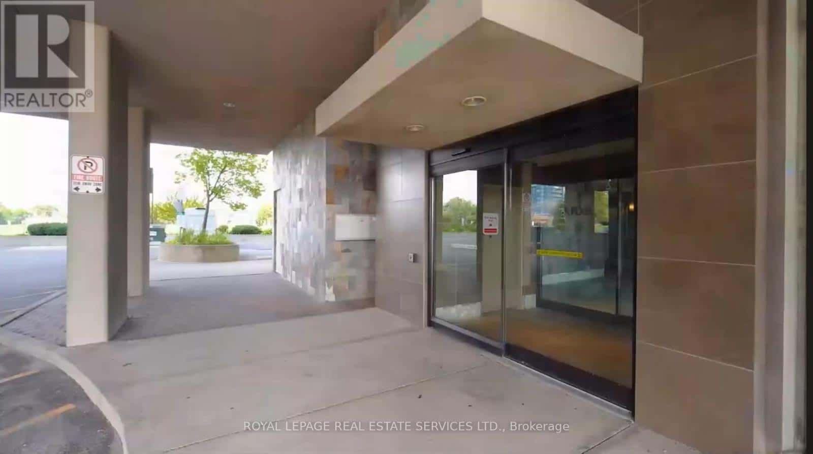 906 - 1030 SHEPPARD AVENUE W — Toronto (Bathurst Manor) - Photo 2 of 24