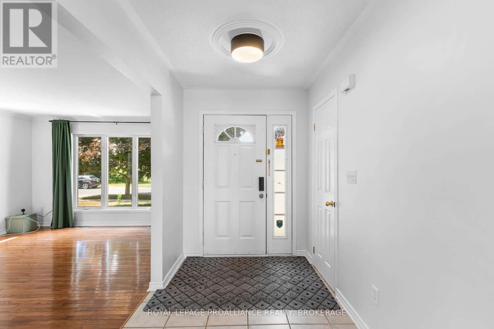 343 SUNRISE CRESCENT — Kingston (East Gardiners Rd) - Photo 3 of 50