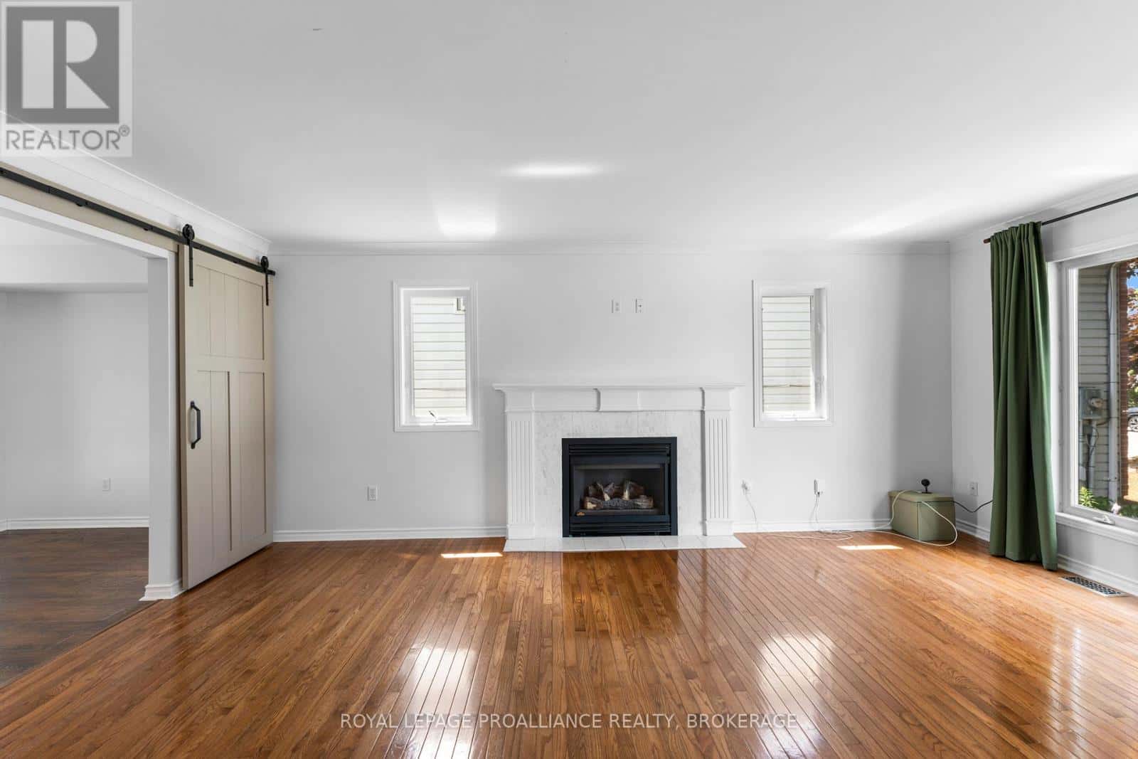 343 SUNRISE CRESCENT — Kingston (East Gardiners Rd) - Photo 4 of 50