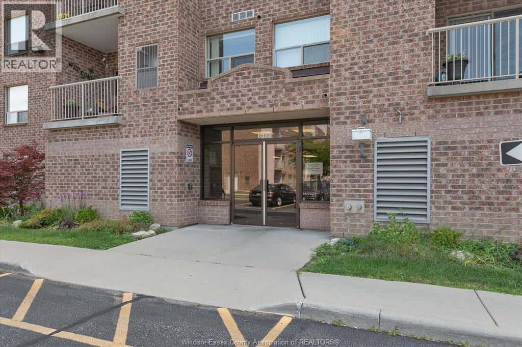 8335 WYANDOTTE STREET East Unit# 203 — Windsor - Photo 4 of 19