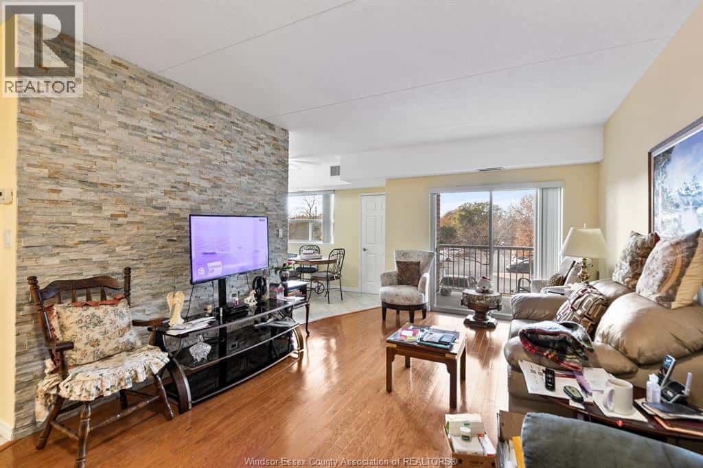 8335 WYANDOTTE STREET East Unit# 203 — Windsor - Photo 5 of 19