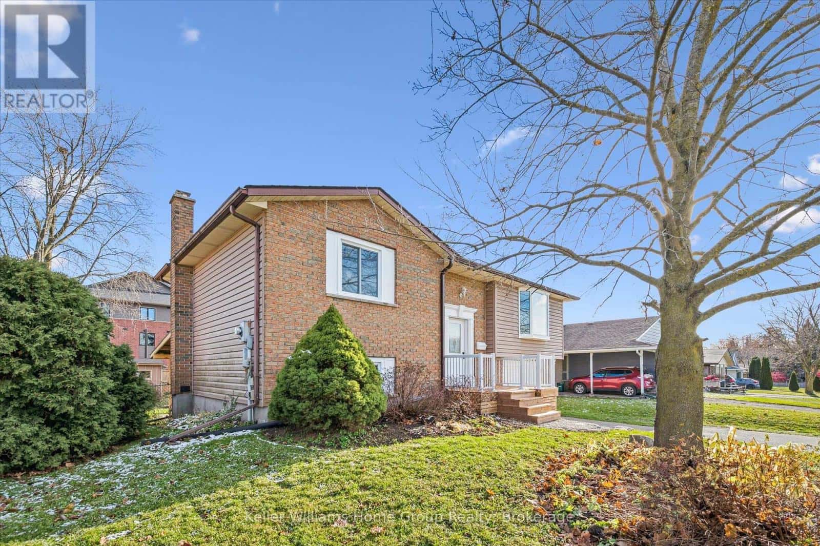 450 FORFAR STREET — Centre Wellington (Fergus) - Photo 2 of 38