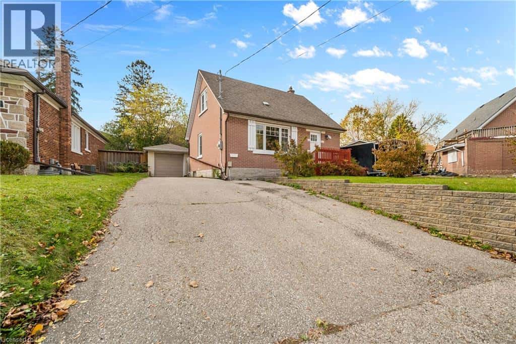 541 COURTLAND Avenue E — Kitchener - Photo 2 of 34