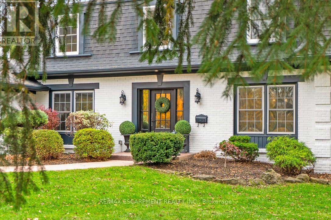 149 FRUITLAND AVENUE — Burlington (Roseland) - Photo 3 of 49