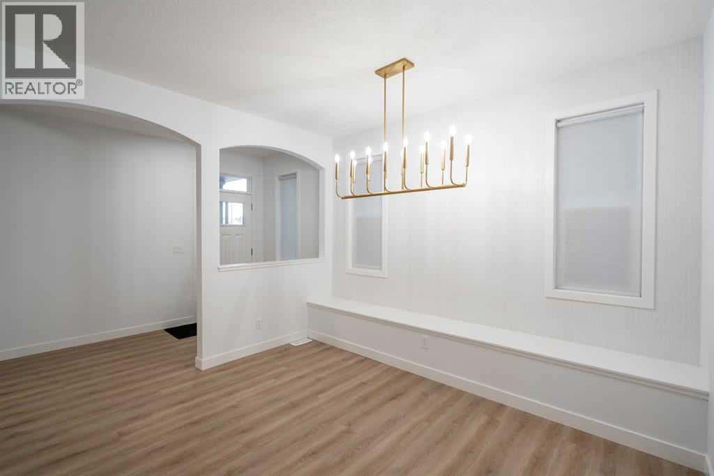 541 Savanna Drive NE — Calgary - Photo 3 of 44