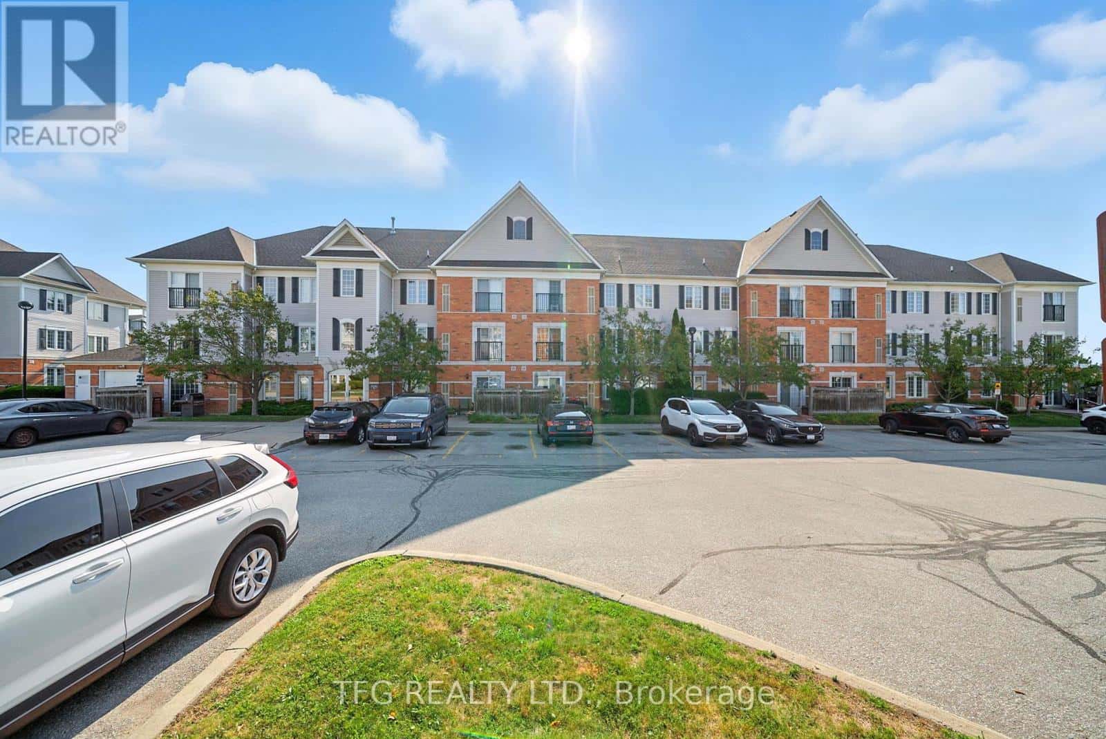 211 - 106 ASPEN SPRINGS DRIVE — Clarington (Bowmanville) - Photo 4 of 29