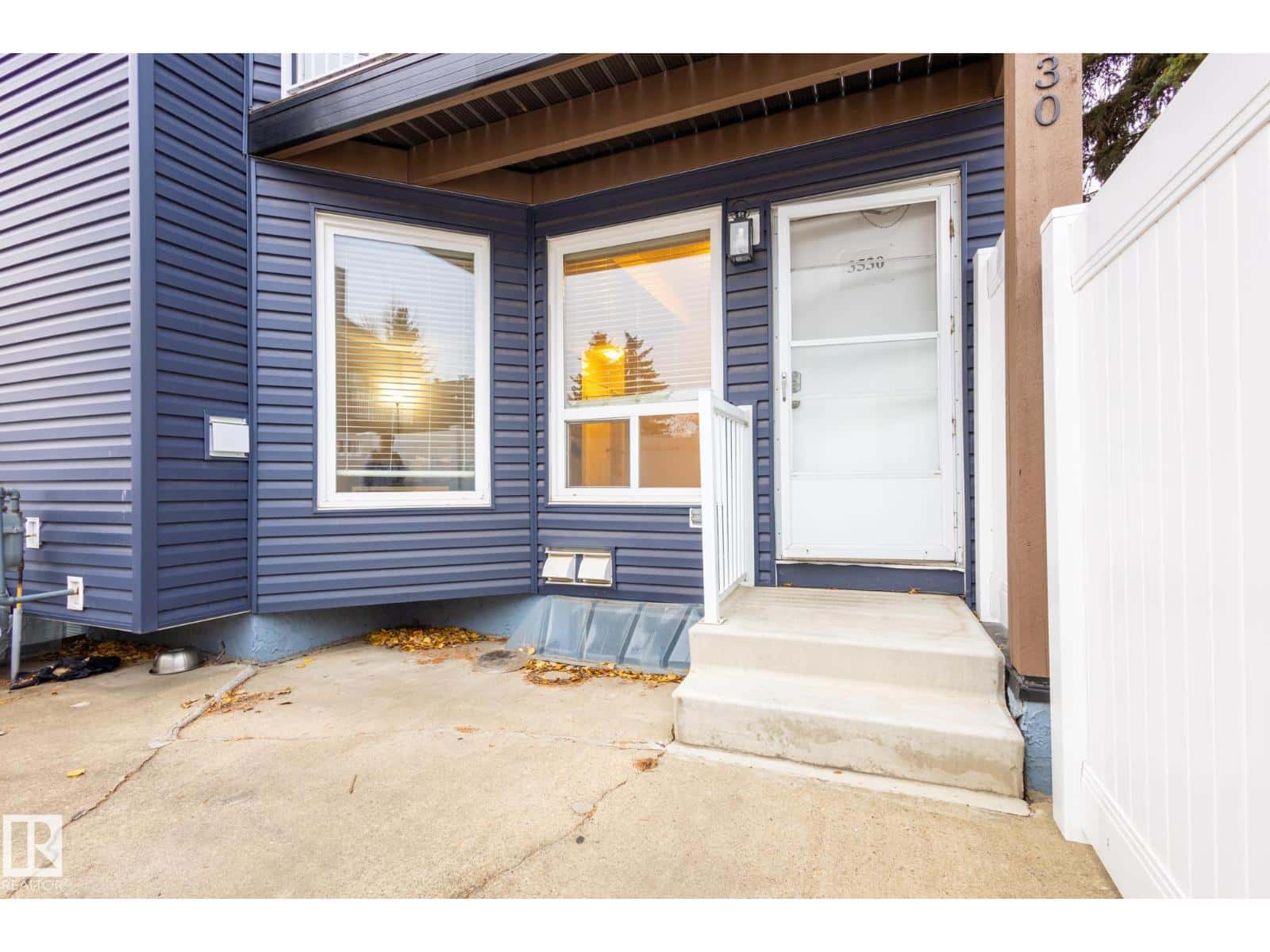 3530 42 Street NW — Edmonton - Photo 3 of 37