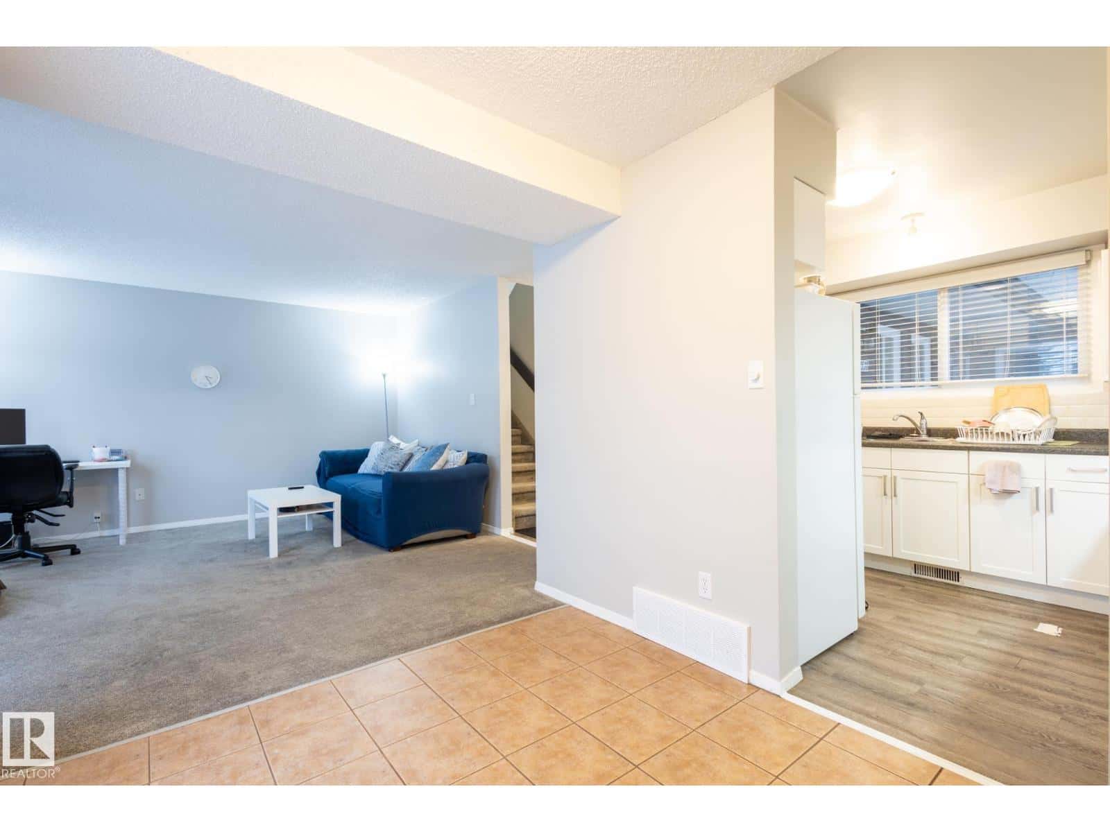 3530 42 Street NW — Edmonton - Photo 4 of 37