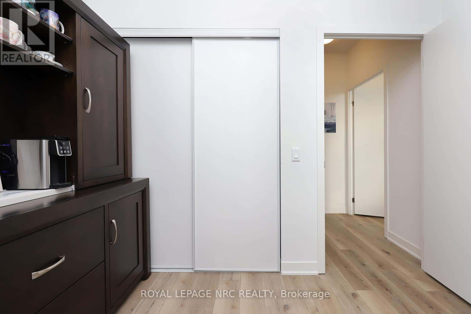 PH02 - 405 DUNDAS STREET W — Oakville (GO Glenorchy) - Photo 4 of 43