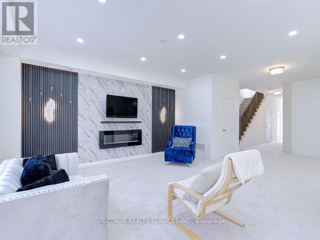 44 DENNIS AVENUE — Brantford - Main photo