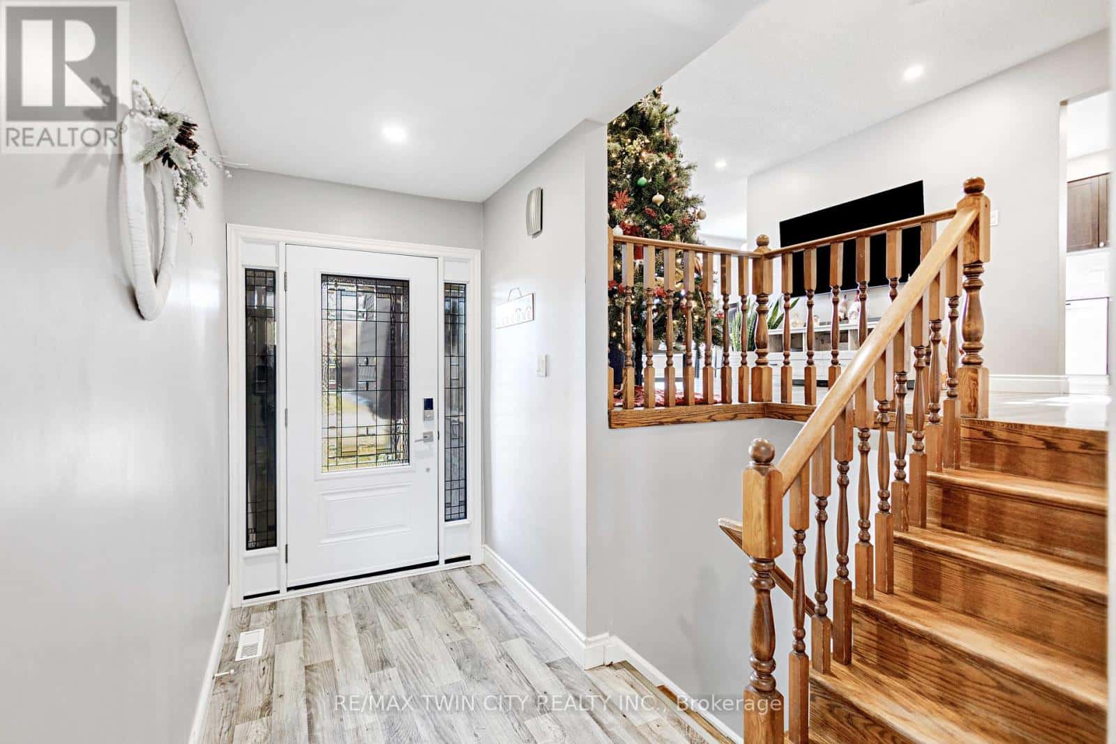 36 VALERIE COURT — Cambridge - Photo 2 of 45