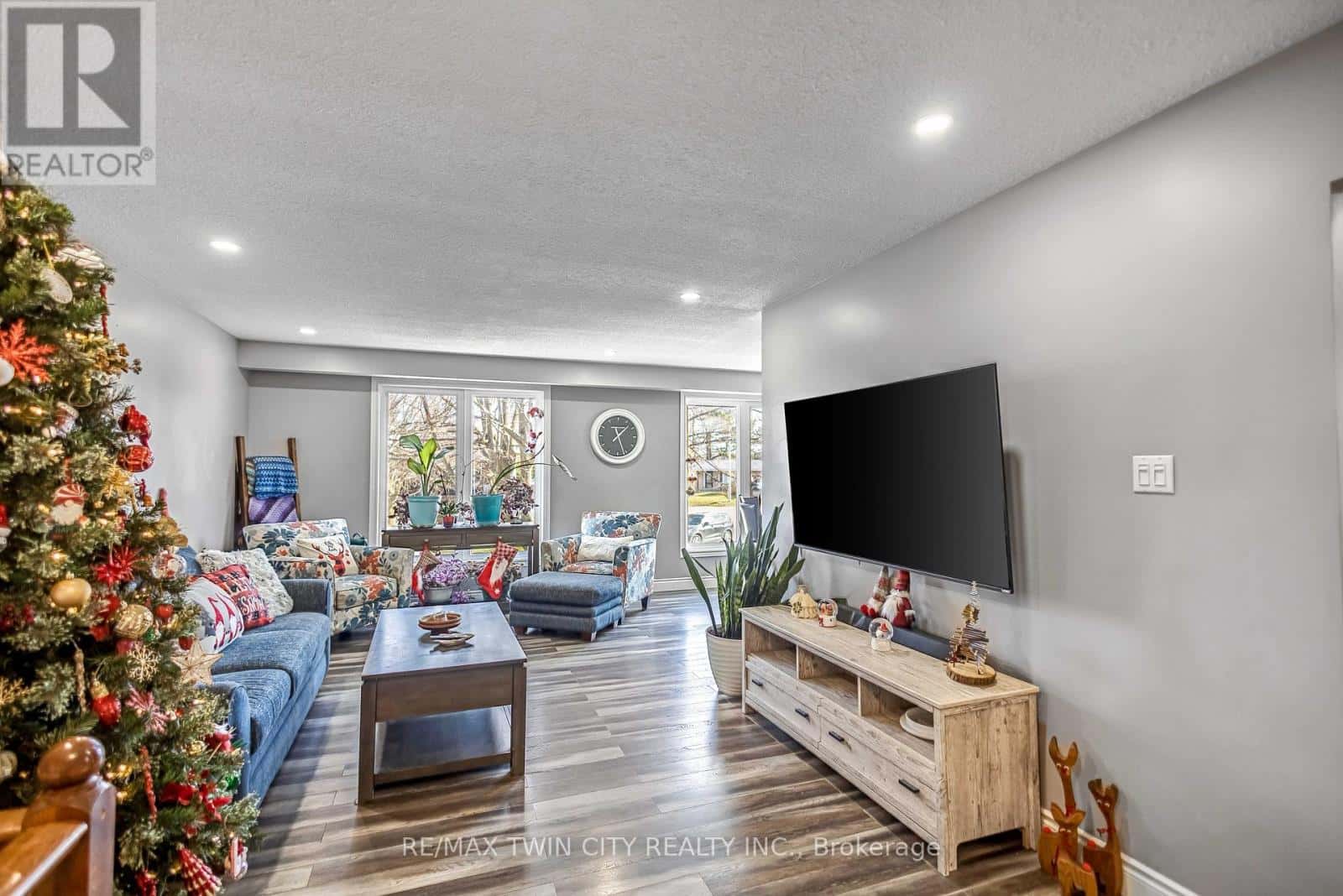 36 VALERIE COURT — Cambridge - Photo 3 of 45