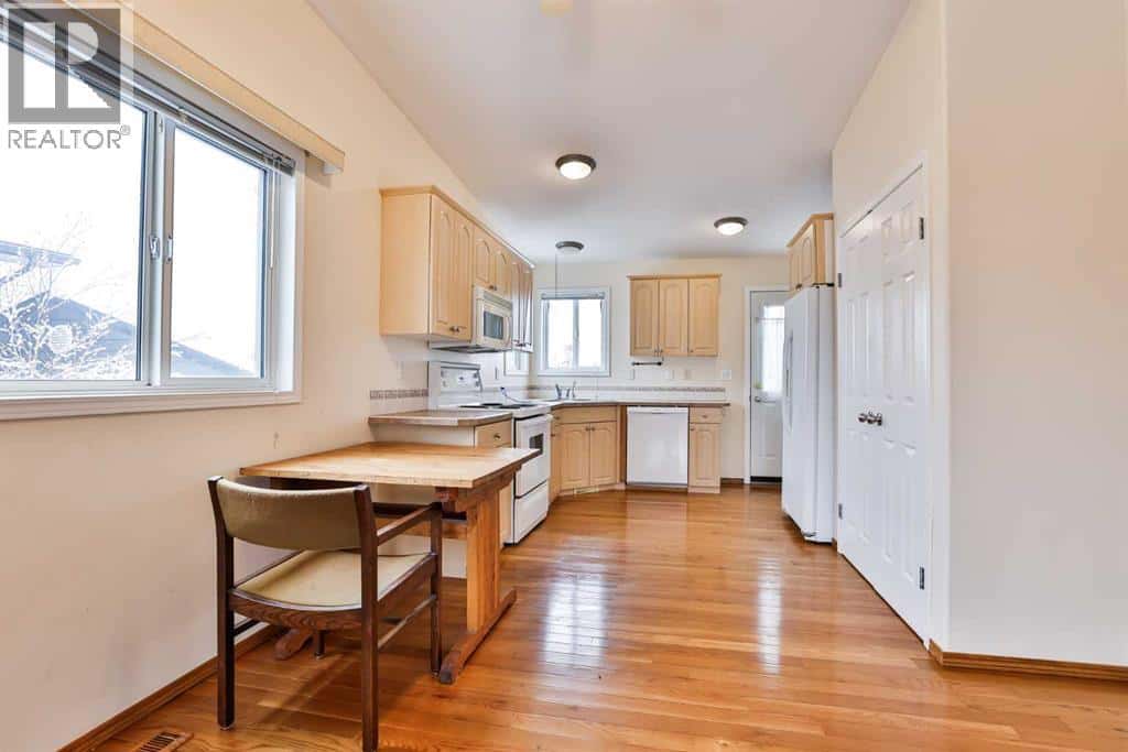 4622 Miners Road — Coalhurst - Photo 2 of 28