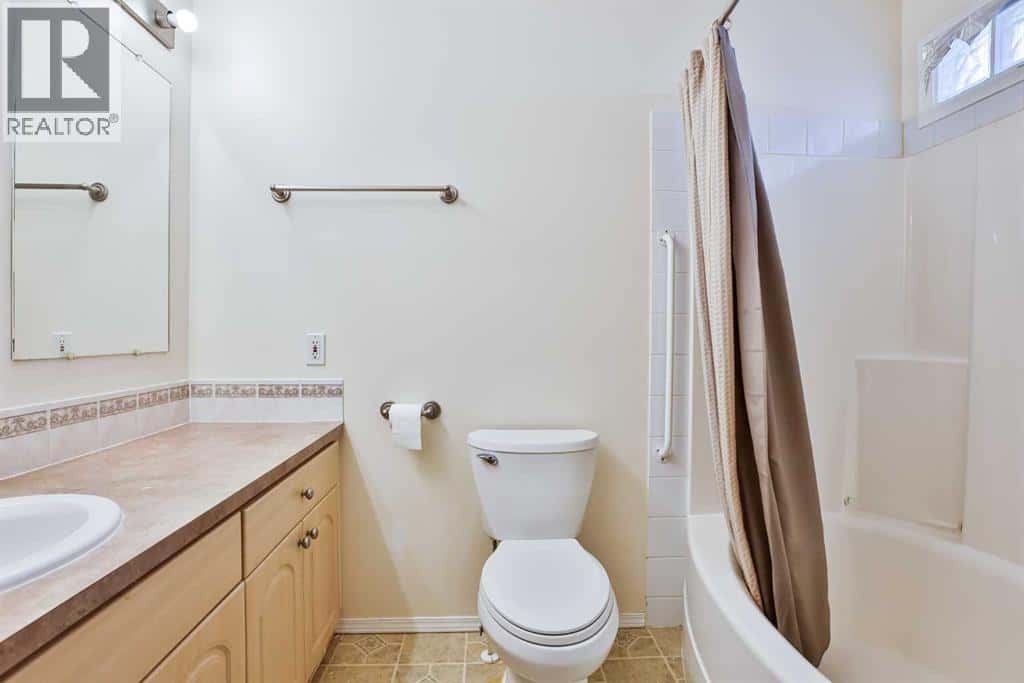 4622 Miners Road — Coalhurst - Photo 5 of 28