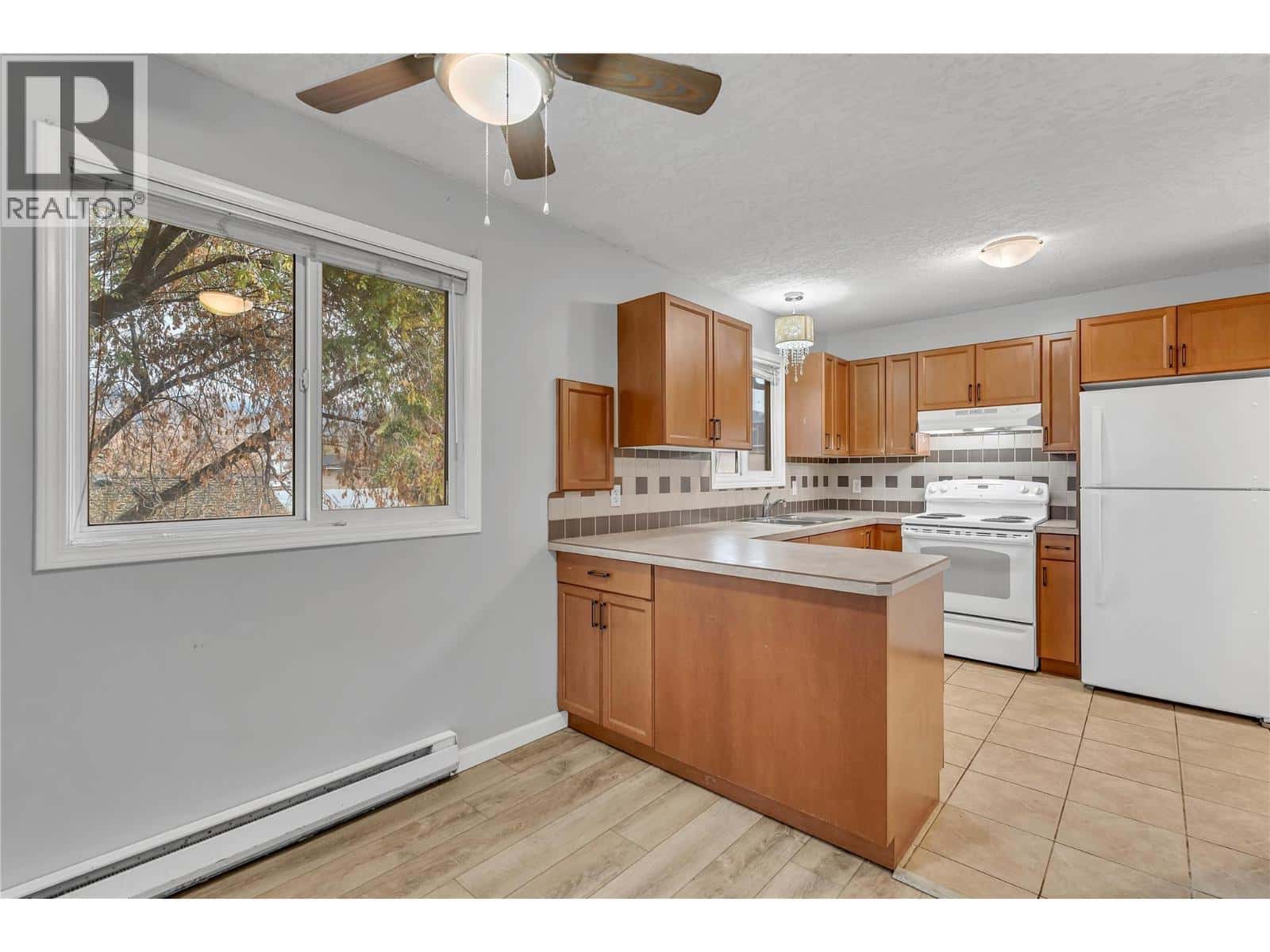 654 Wade Avenue W Unit# 101 & 102 — Penticton, British Columbia - Photo 5 of 32