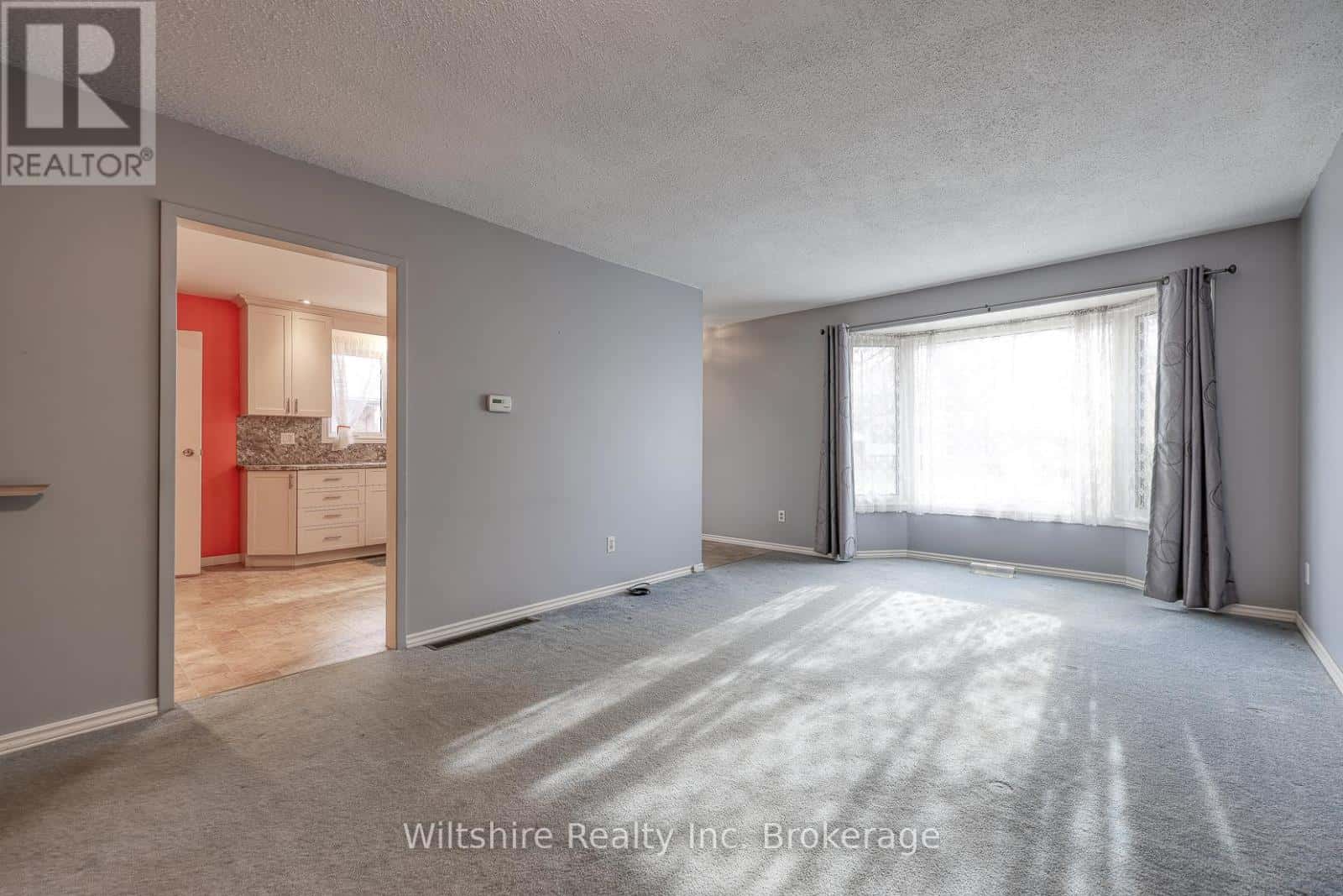 22 CENTENNIAL AVENUE — Tillsonburg - Photo 2 of 26