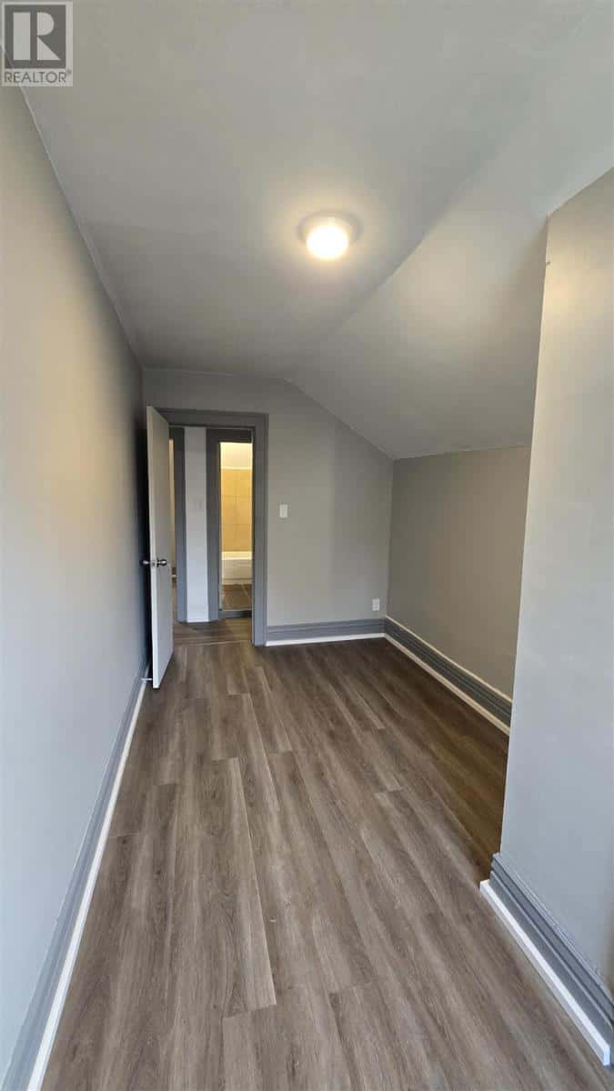 136 Biggings AVE — Sault Ste. Marie - Photo 2 of 32