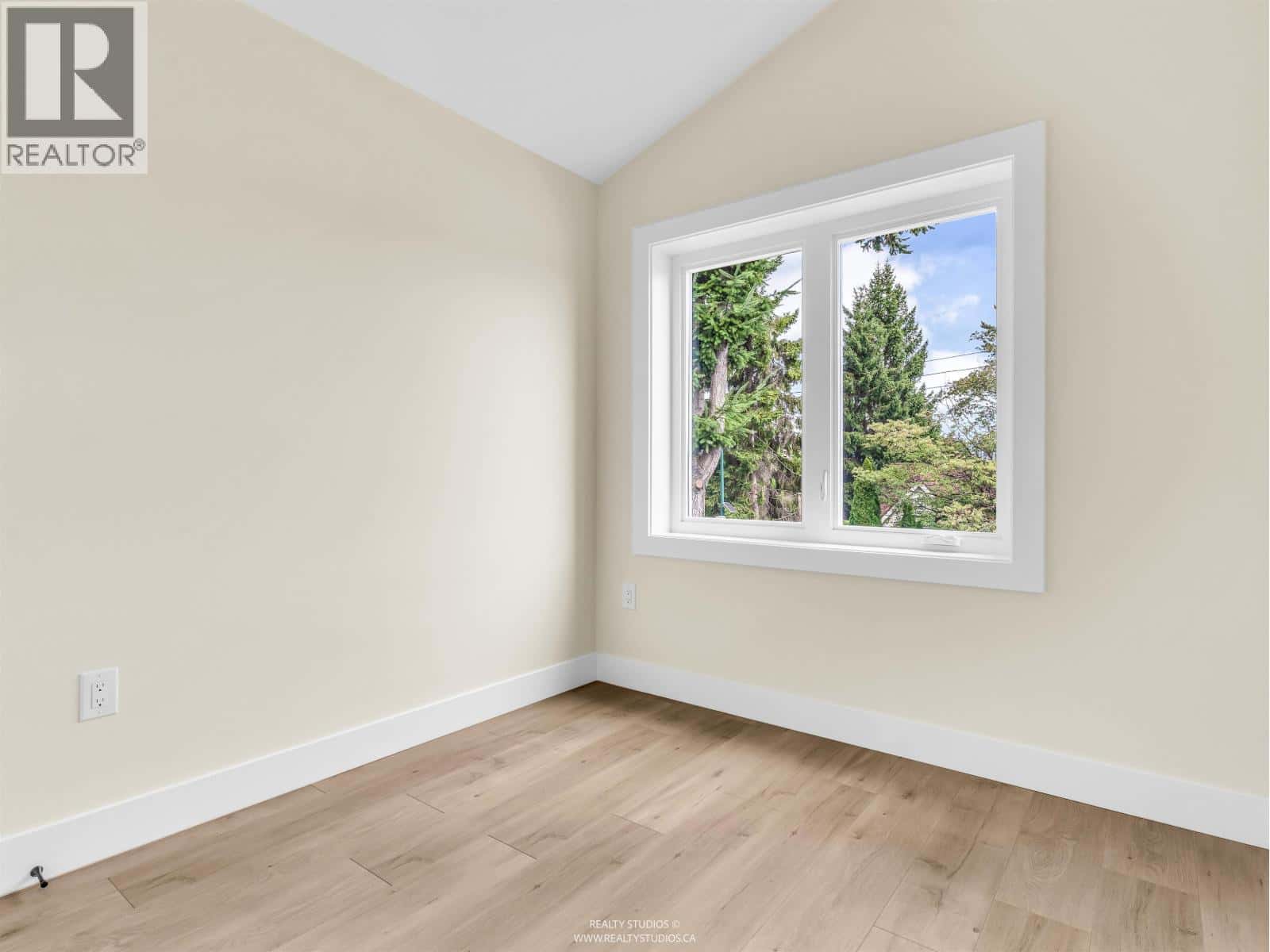 1 5221 CLARENDON STREET — Vancouver - Photo 3 of 40