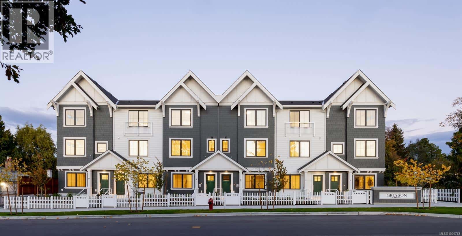 TH10 3450 Whittier Ave — Saanich - Photo 3 of 21