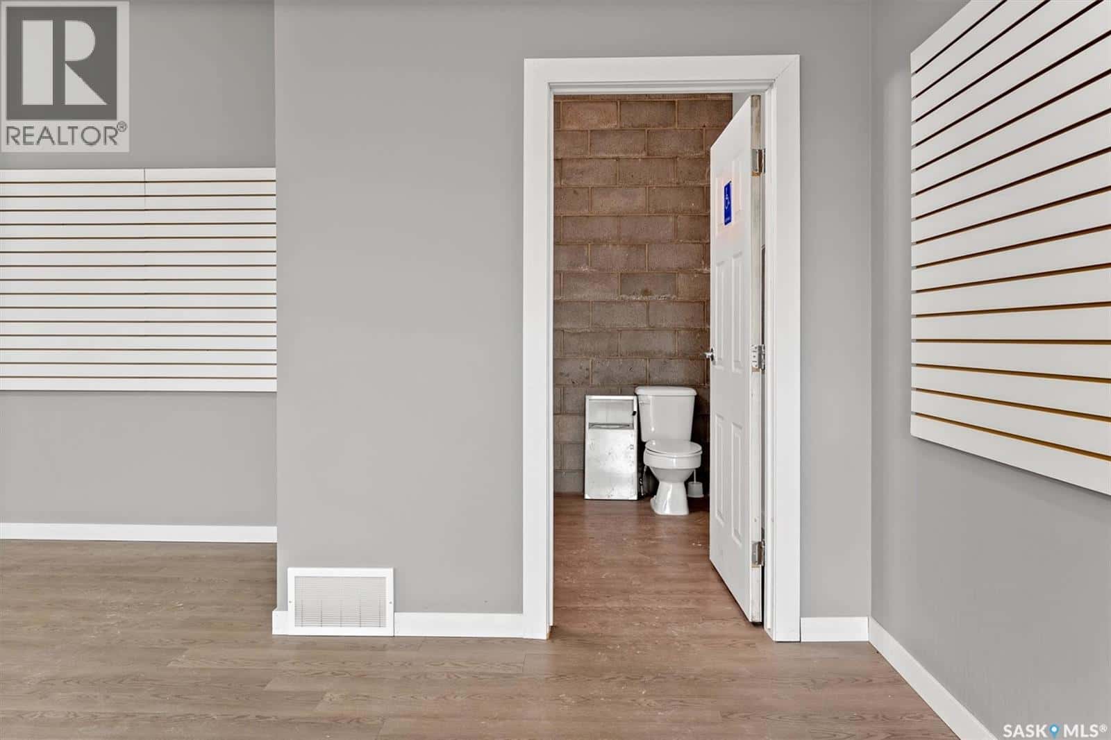 3 212 Central STREET W — Warman - Photo 5 of 25