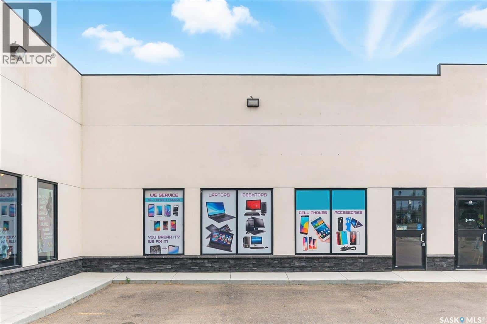 3 212 Central STREET W — Warman - Photo 2 of 25