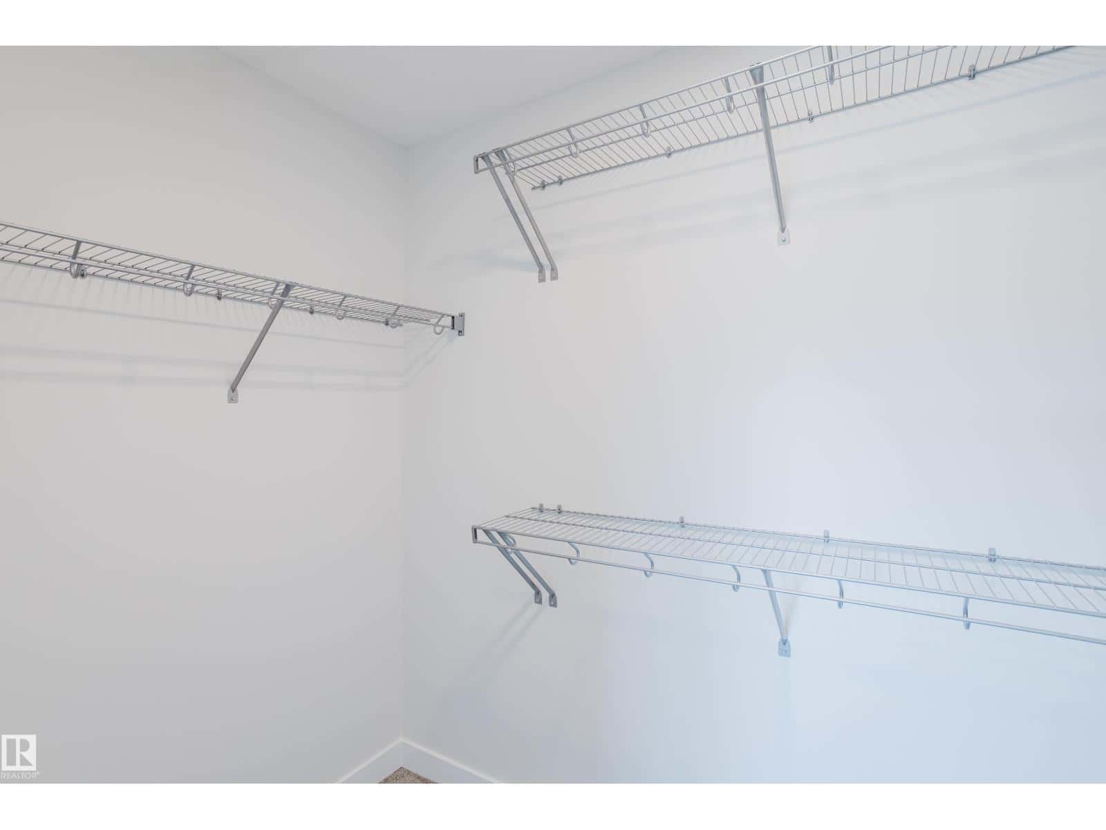 19007 20 AV NW — Edmonton - Photo 3 of 37