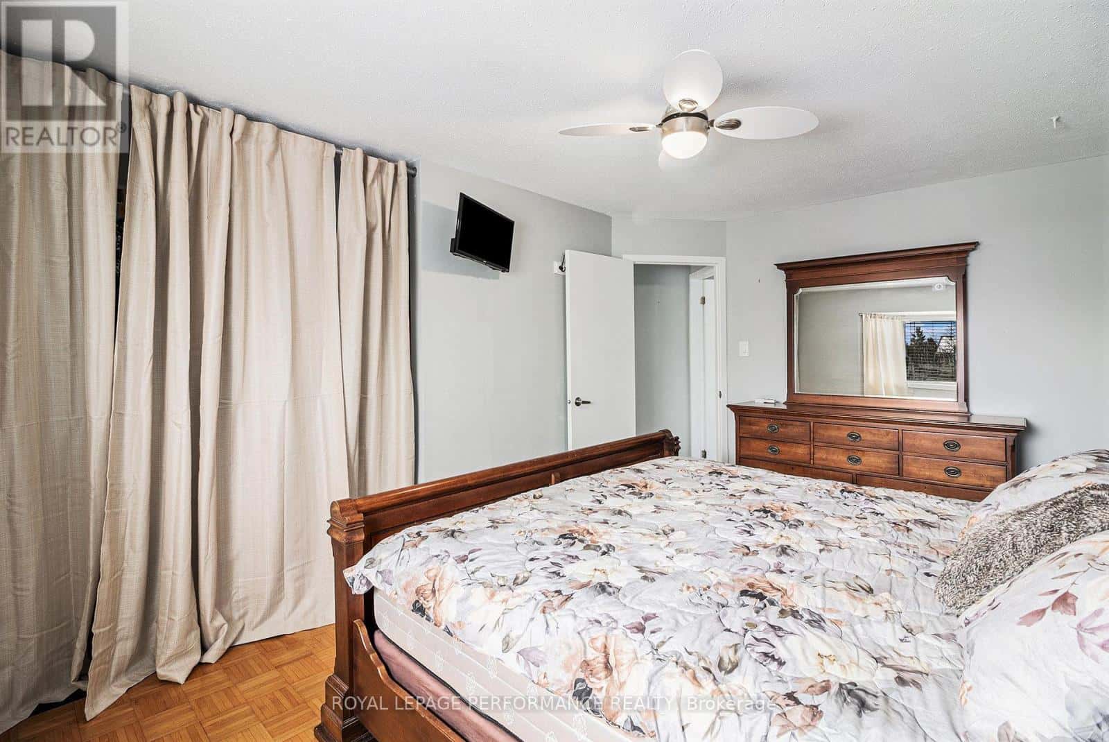 6349 ST LOUIS DRIVE — Ottawa - Photo 3 of 35