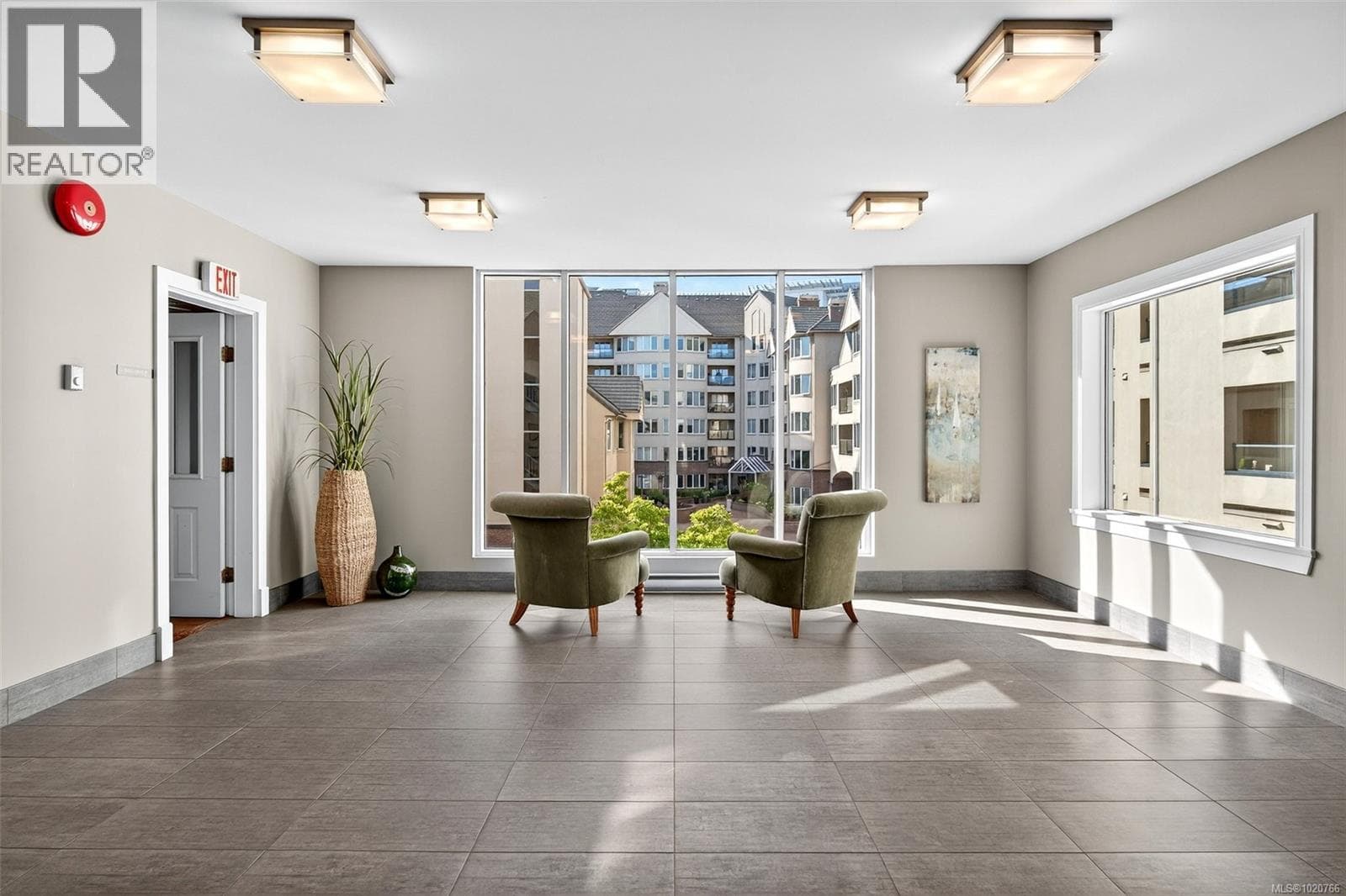 303 50 Songhees Rd — Victoria - Main photo