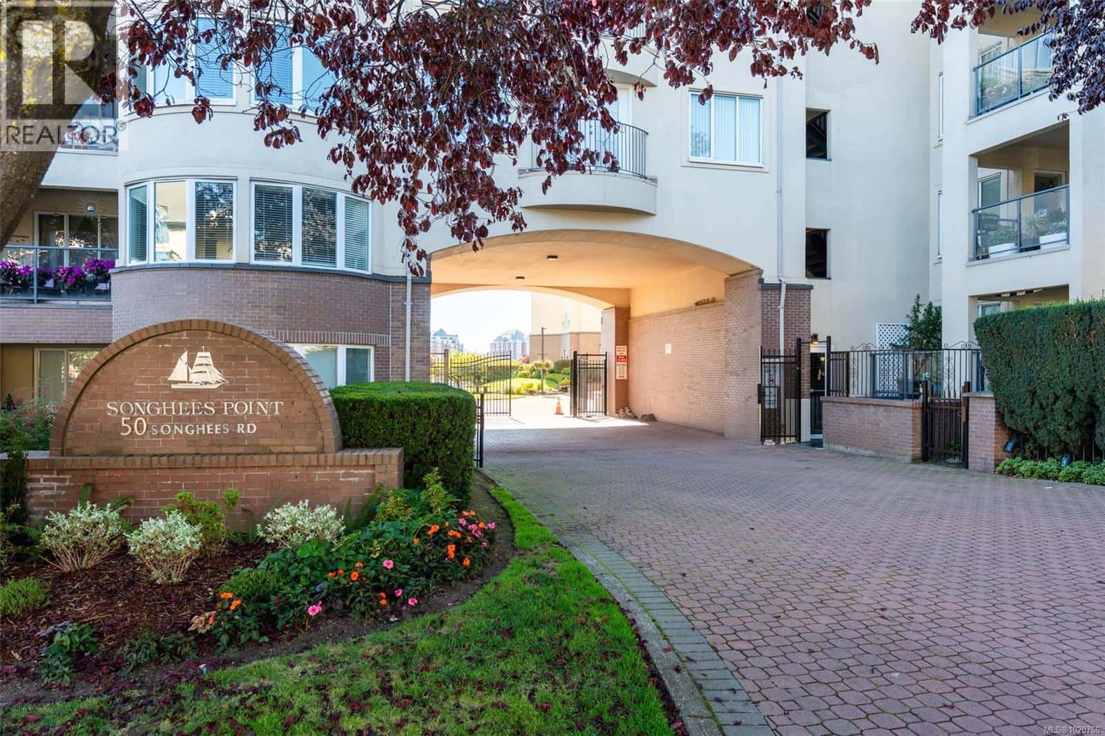 303 50 Songhees Rd — Victoria - Photo 4 of 49