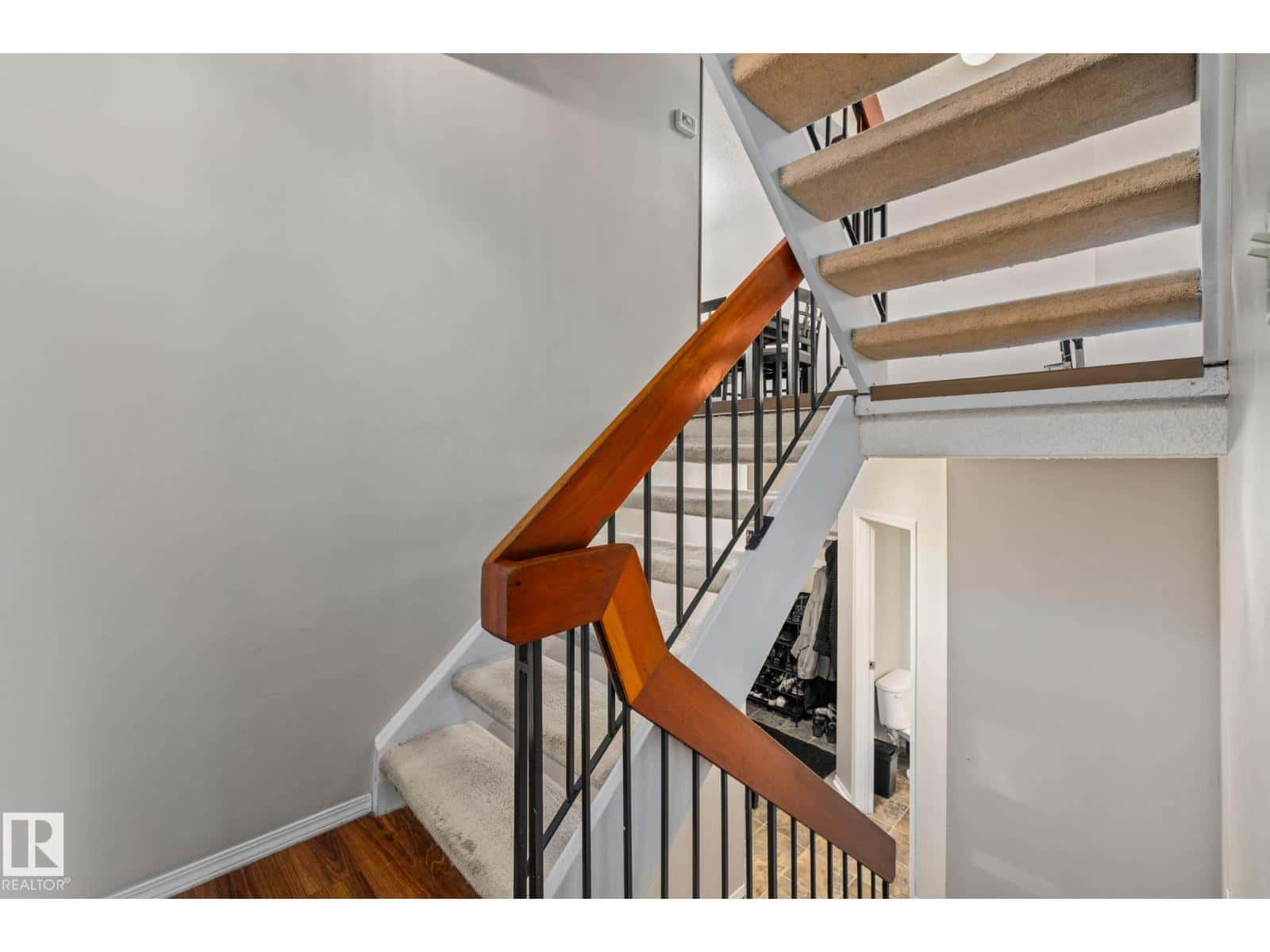 11960 145 AV NW — Edmonton - Photo 4 of 35