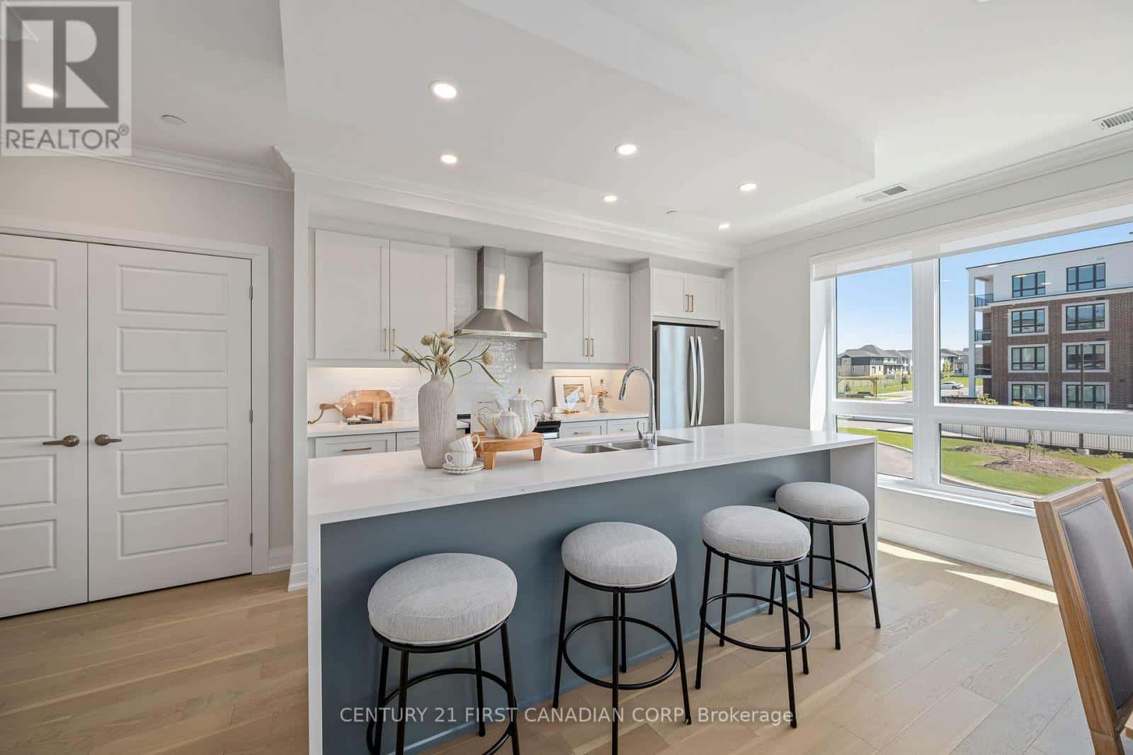 204 - 1975 FOUNTAIN GRASS DRIVE — London South (South B) - Photo 3 of 17