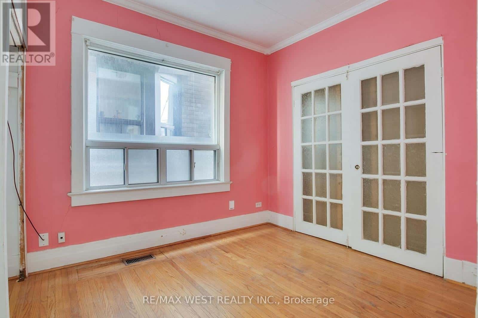 696 ST CLARENS AVENUE — Toronto (Dovercourt-Wallace Emerson-Junction) - Photo 3 of 18