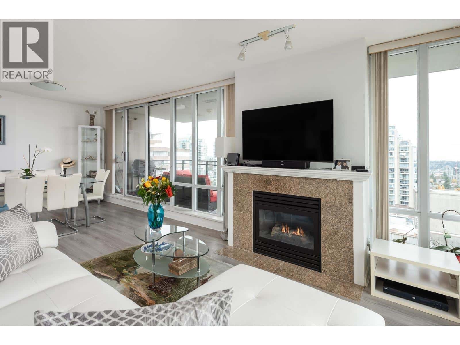 1701 720 HAMILTON STREET — New Westminster - Photo 4 of 32