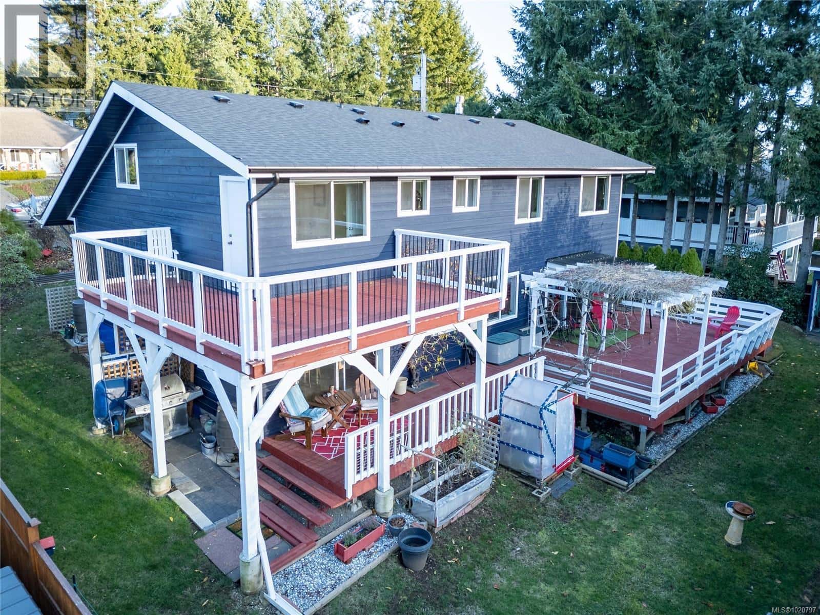 675 Evergreen Ave — Courtenay - Photo 2 of 70
