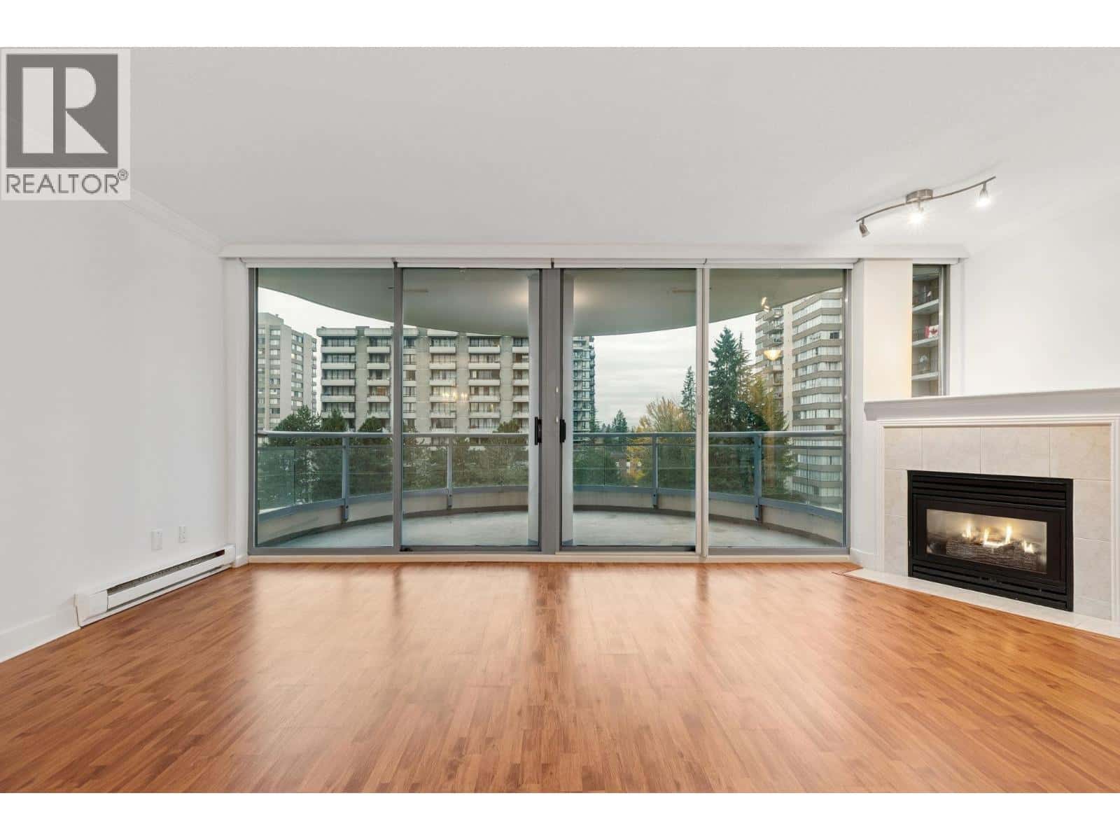 701 739 PRINCESS STREET — New Westminster - Photo 3 of 34