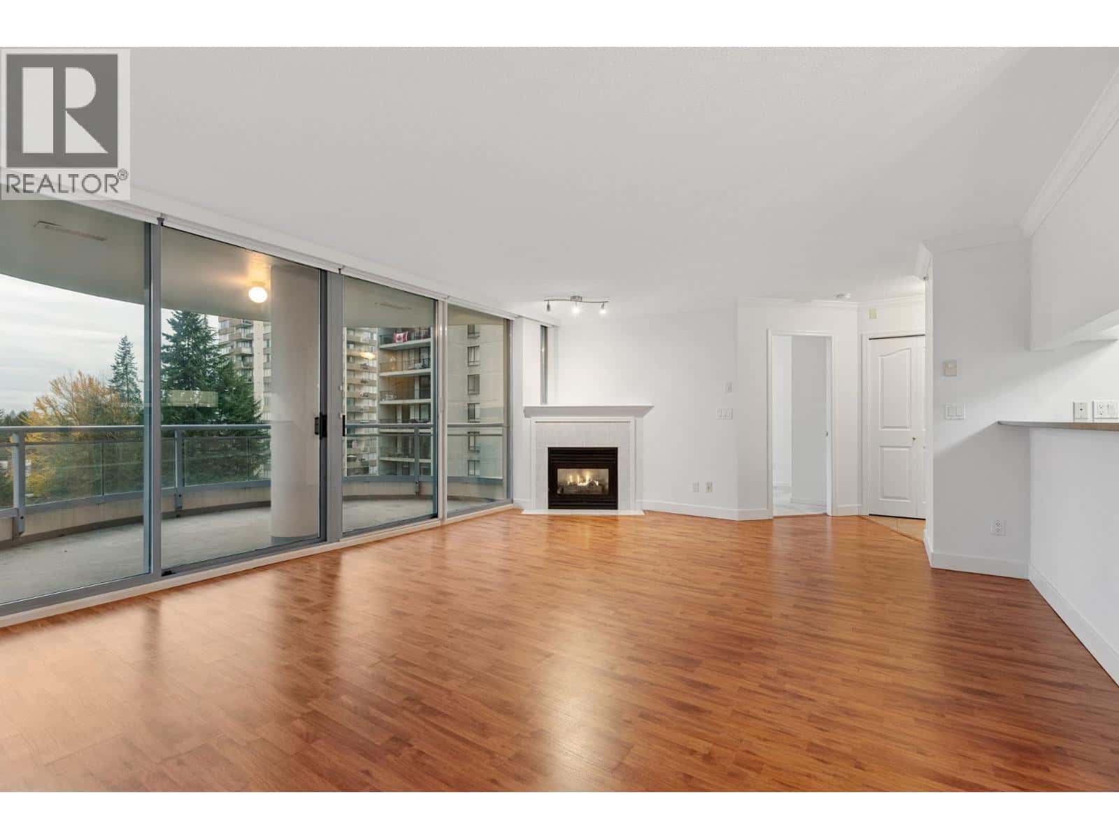 701 739 PRINCESS STREET — New Westminster - Photo 2 of 34