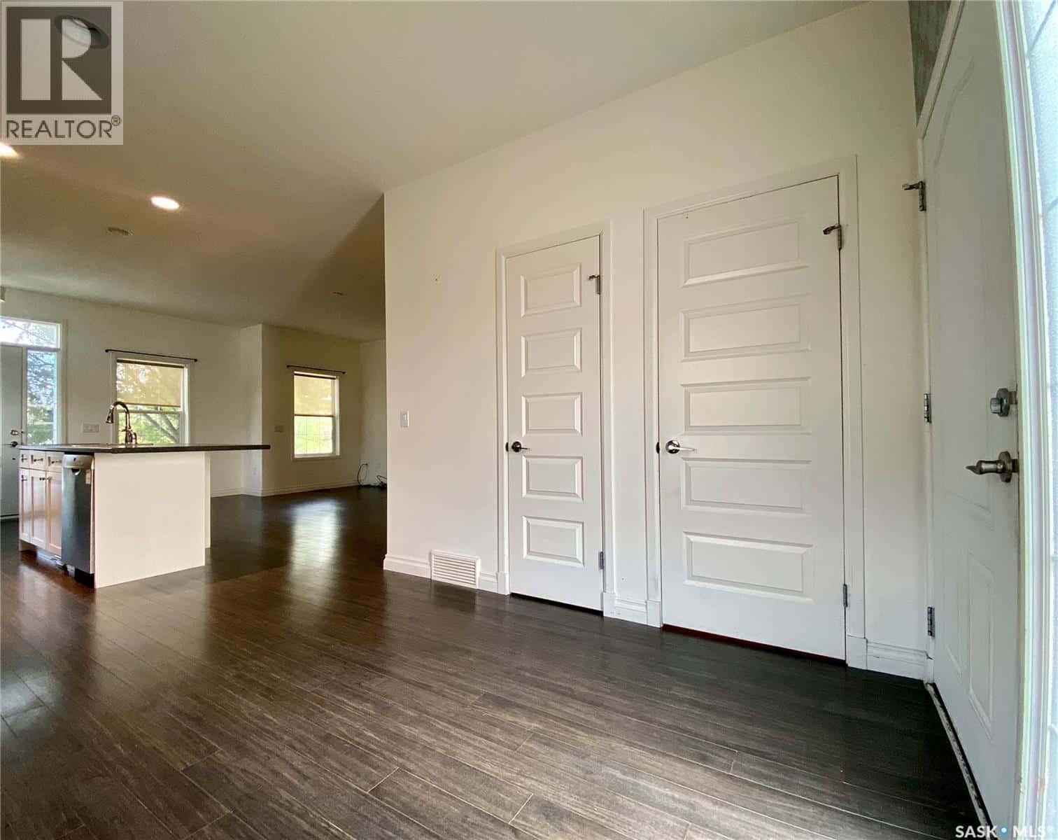 A & B 422 St Mary STREET — Esterhazy - Photo 2 of 49