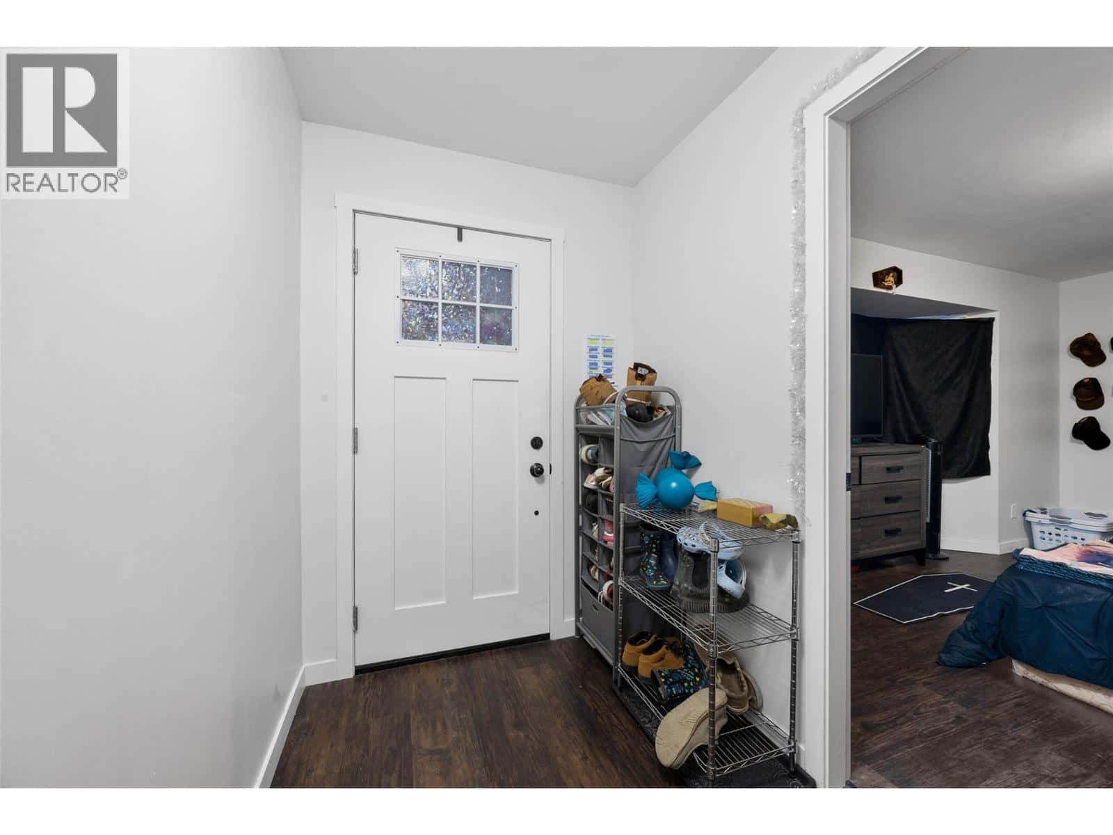 221 FAIRVIEW Avenue — Kamloops - Photo 4 of 32