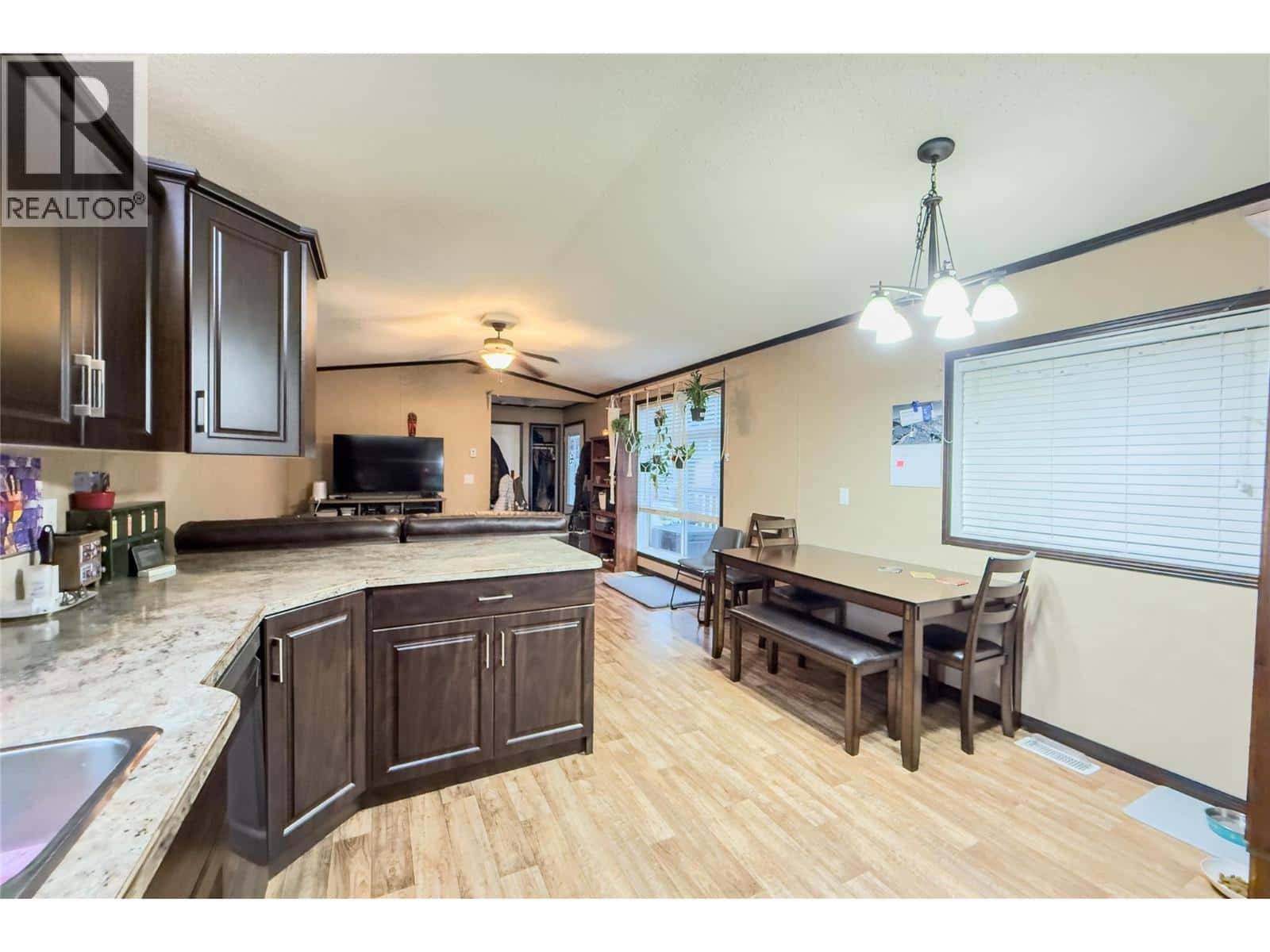 1400 12th Street — Golden, British Columbia - Photo 3 of 18