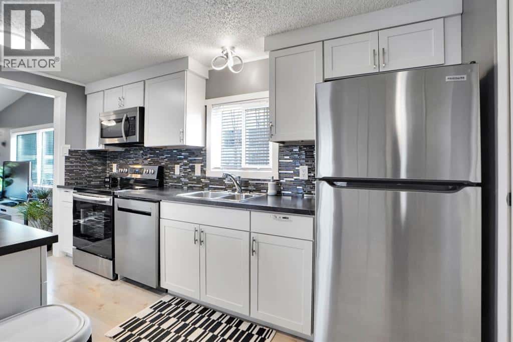 208, 3223 83 Street NW — Calgary - Photo 5 of 43